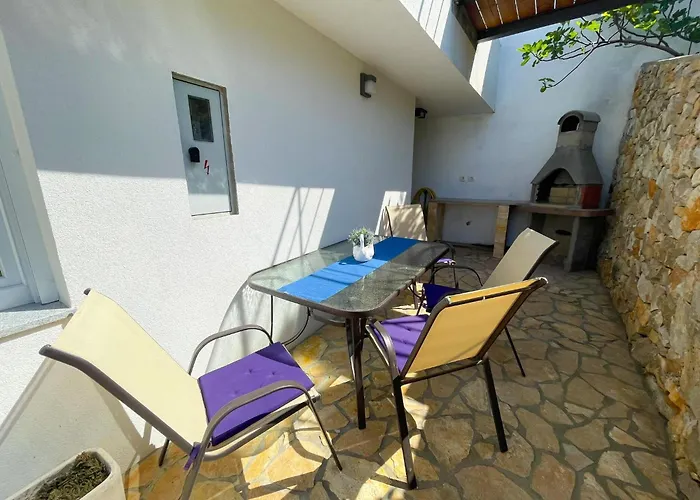 بيت للعطل In With Sea View *